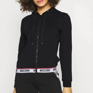 Moschino - Söker denna tröjan 🙏 i strl xs/s