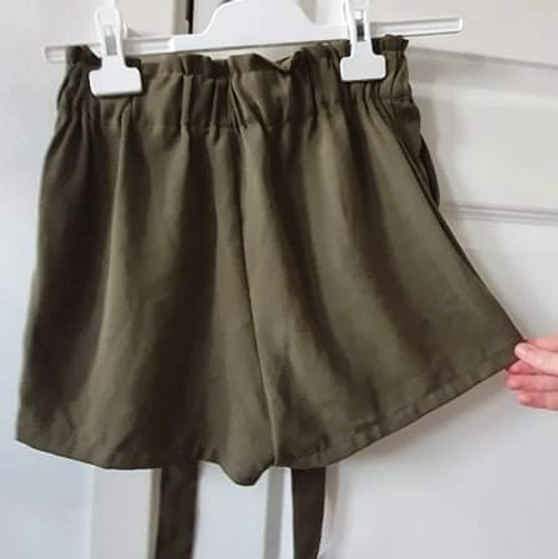 Militär Gröna shorts  - 90