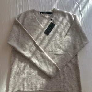 Stickad tröja - Stickad tröja från vero Moda! Prislappen kvar!