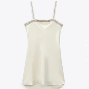 Zara klänning  - Världens finaste utsålda klänning från zara. Använd en gång på nyår. Storlek S❤️‍🔥❤️‍🔥