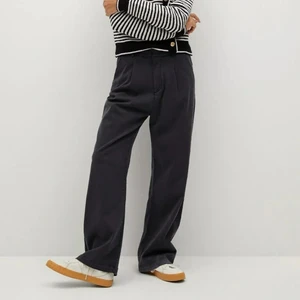 byxor - super snygga byxor från mango!!❤️ använda fåtal gånger och i fint skick❤️