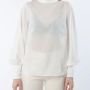 Stylein BLUS  - Blus stylein storlek M . Kan bäras både med och utan linne under . Tar emot bud. Kan mötas upp/ skicka 