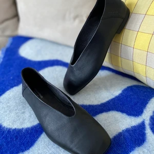 Vagabond Stl 37 - Mina älsklingar är jag tvungen att sälja pga att jag inte använder dem, lågskor från Vagabond i Stl 37, modellen heter Dolores. De är i superfint skick och väl omhändertagna. 