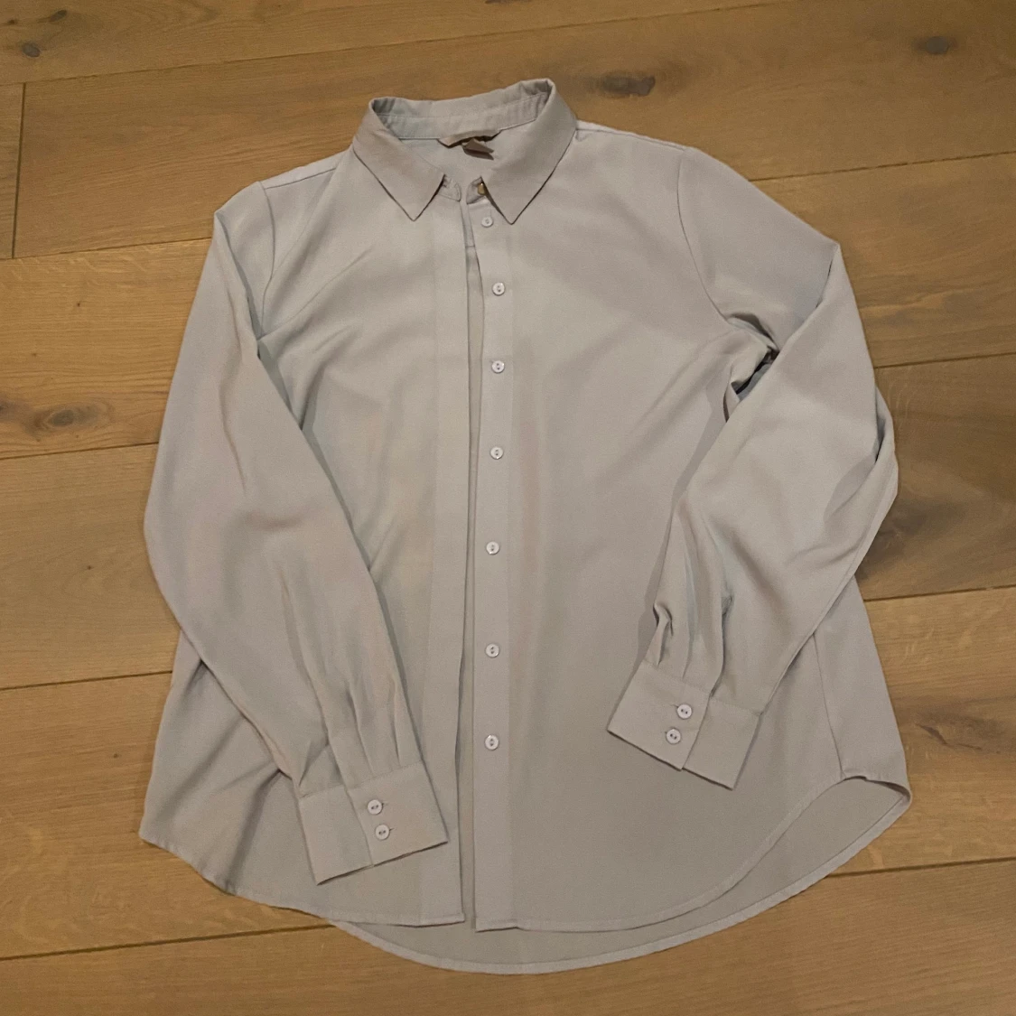 Ljusblå skjorta från H&M 