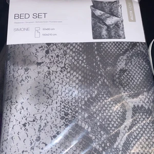 Påslagslakan - Nytt i plast direkt från butik inte använt en ända gång storlek 150x210cm mötes i motala säljes för 50 kr i butiker 100kr + swish helst kontant