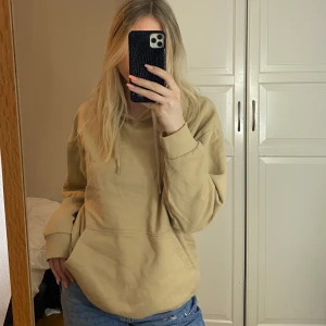 Hoodie lager 157  - Superskönt Hoodie från lager 157 som aldrig är använd. Säljer då jag inte tycker färgen passar på mig. Storlek S