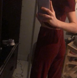 Vinröda byxor från NLY TREND.  - (Inga fläckar)