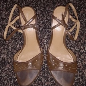 Fina skor 39 helt nytt frakt fritt  - Helt nytt stl 39. Frakt fritt runt Sverige 