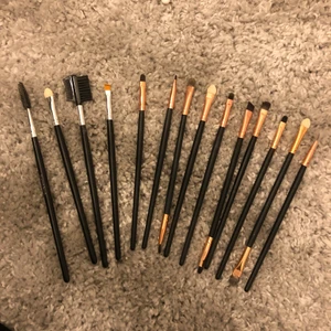 Sminkborstar  - Helt nya, 5kr styck. Två stycken är testade. 