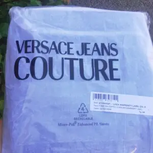 Äkta Versace väska använd 2gånger säljs för 500-650 kan ta emot byten.