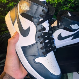 Air Jordan 1 Mid ”Dark Teal” 🥿 - Air Jordan 1 Mid ”Dark Teal” 🥿  Storlek: -42 -43  Pris:2299kr