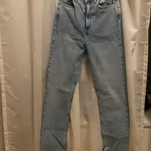 Jeans med slits storlek 34
