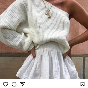 One shoulder top - Säljer en jätte fin stickad one shoulder tröja, bara använd 2 gånger så är i väldogt bra skick.Skriv för egna bilder