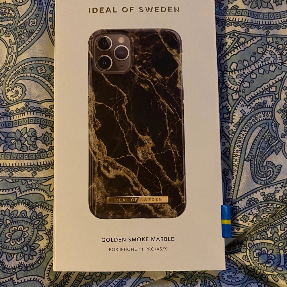 Helt nytt ideal of Sweden skal, golden smoke marble. För iPhone 11 pro/XS/S. Accessoarer.