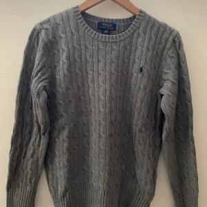 Ribbstickad Ralph Lauren - Strl motsvarar en S. Bra skick och inget att klaga på med den