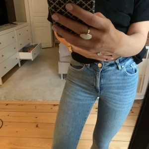 Byxor  - Jeans från bikbok, frakt tillkommer 