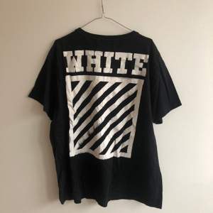 Off white t-shirt fits oversized 