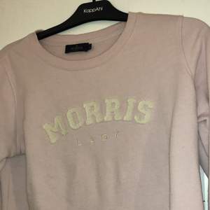 Säljer min ljus rosa Morris tröja! Det är en S men passar M oxå! 100kr+ frakt.