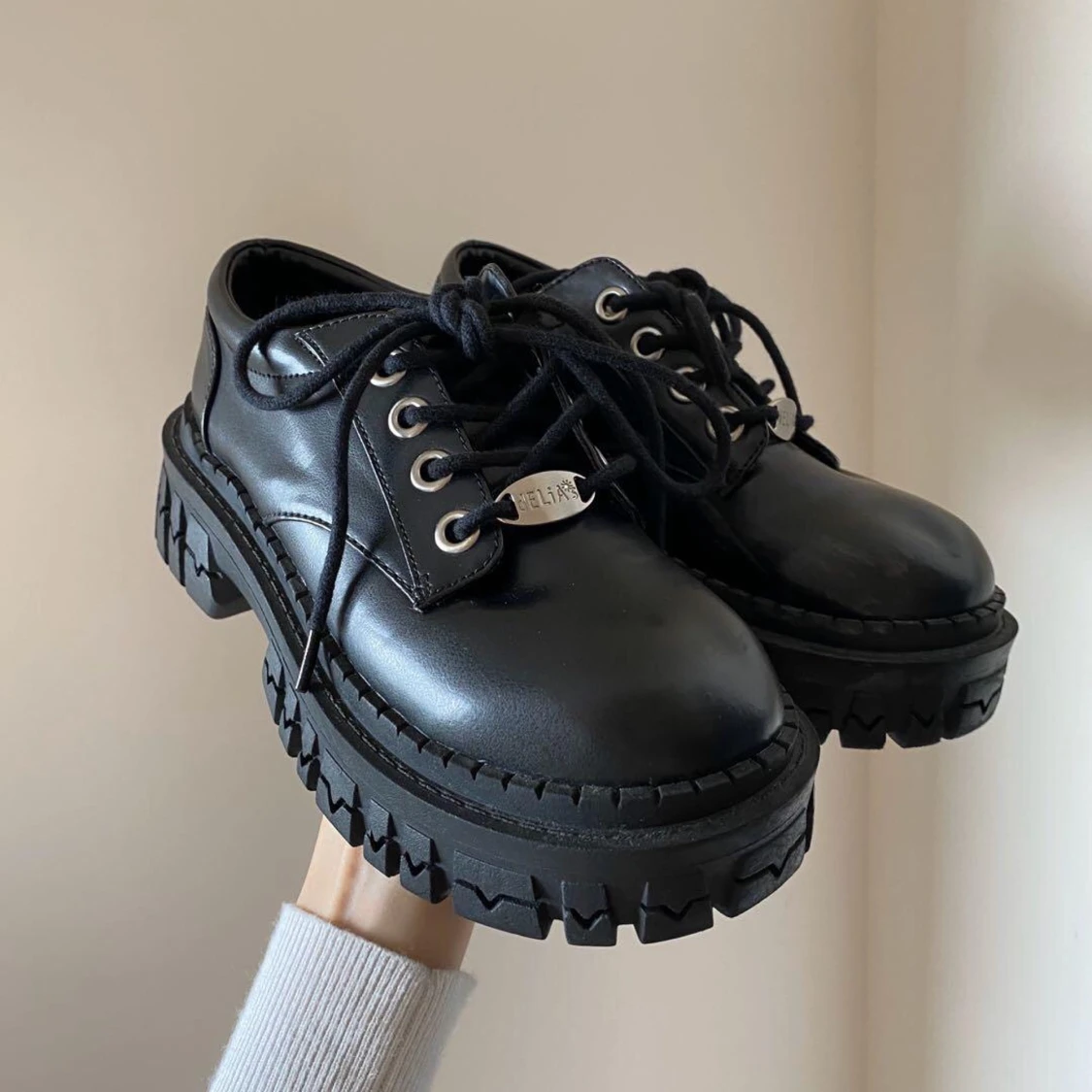 Oanvända delias Oxford skor