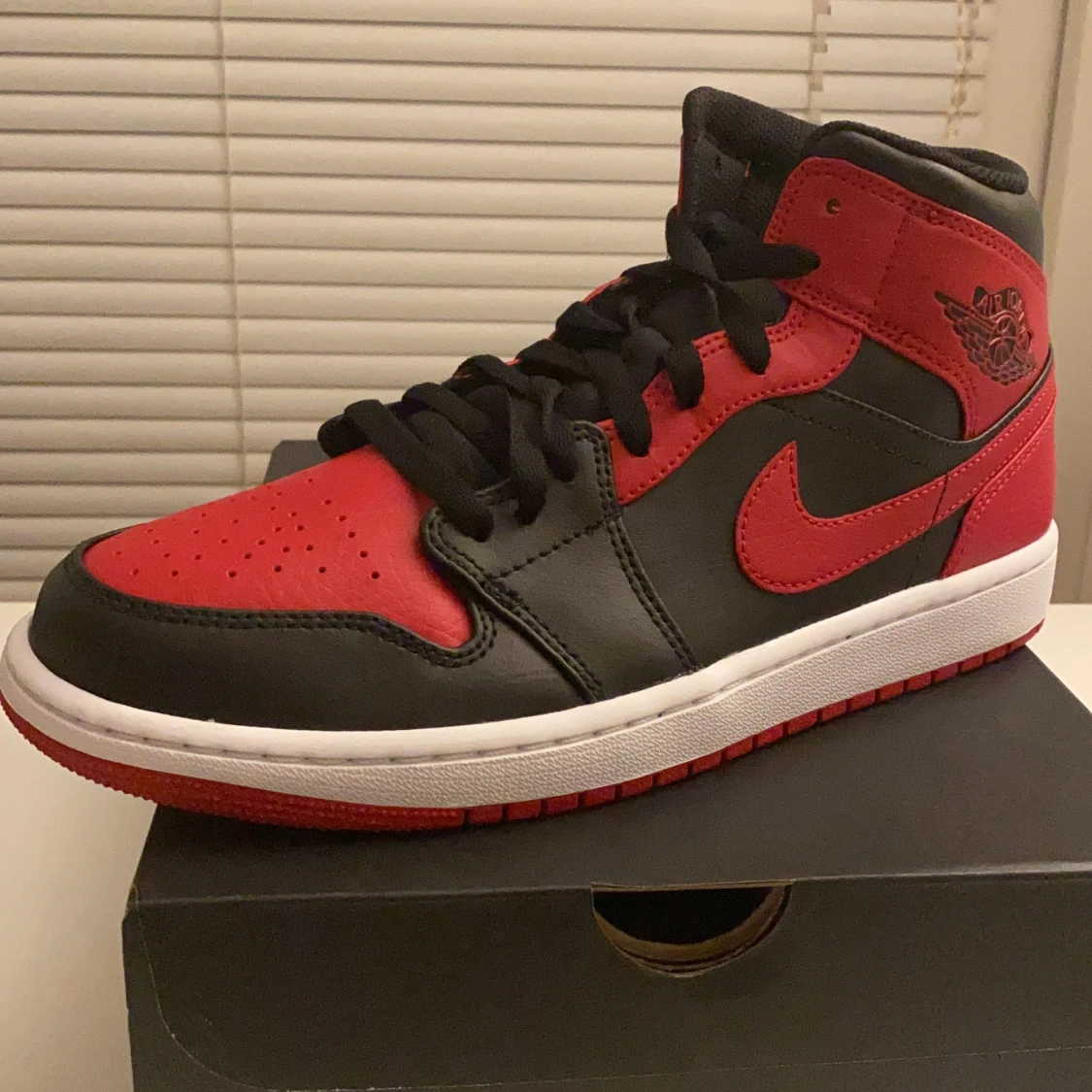 Air Jordan 1 mid Banned  - 91