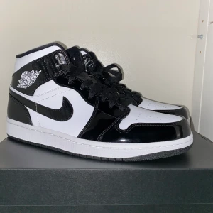 Jordan 1 mid carbon - Helt nya med kvitto och box.                                                      Bud från : 1600kr 