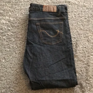 Jeans - Jeans i storlek 32/30, fint skick knappt använda
