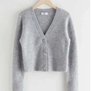 Grå ull/Kashmir kofta - Aldrig använd! Köpt på & other stories för 800. Super mjuk och så fin. Storlek S 