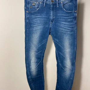 Jeans G-star - Jeans med streatch och hög midja. Mellanblå. 