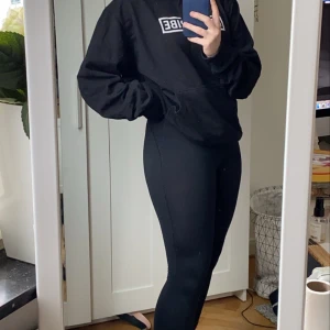 Hoodie🖤 - Säljer min stora drivetribe hoodie från ett företag då jag har för mycket Hoodies och någon annan kan få användning av denna🤗 pris kan diskuteras