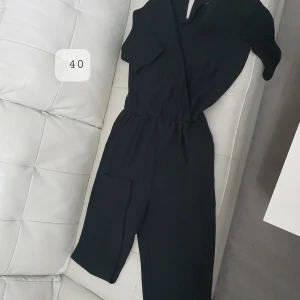 jumpsuit i ny skick - Passar S och M