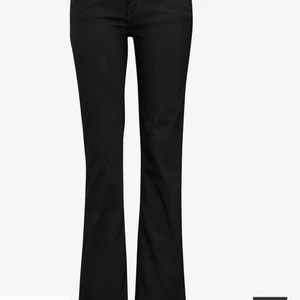Levi’s bootcut jeans 715 - Snygga bootcut från Levis i st 26 i midjan och jag är 172cm och de är perfekta i längden. Använda fåtal gånger. Priset går att diskuteras!  