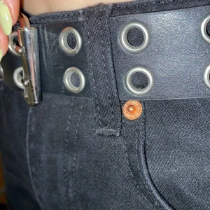 Skärp med metall - Skitsnyggt svart skärp från Bershka med metallringar. Passar alla. Använt ett fåtal gånger. Skick är så gott som nytt🤍 Frakt ingår i priset!