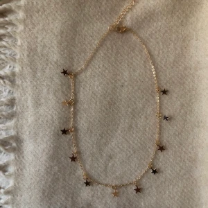 Halsband med stjärnor - Halsband med stjärnor, helt nytt. Justerbart så kan göras både kort och lite lösare.
