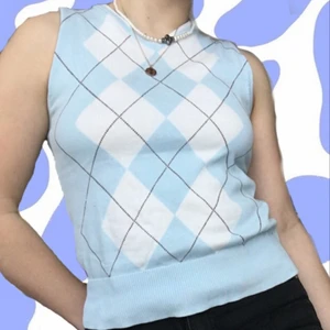 Blue Sweater Vest Size S - Blå vest från H&M. Köpte den för 150 spänn, väldigttt skön.