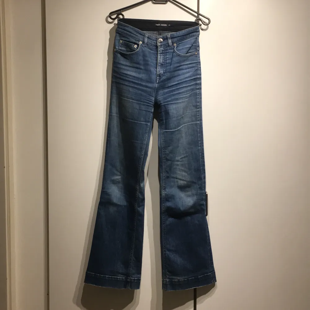 Filippa K jeans, W27 L32. Små slitna men fortfarande i bra skick! . Jeans & Byxor.