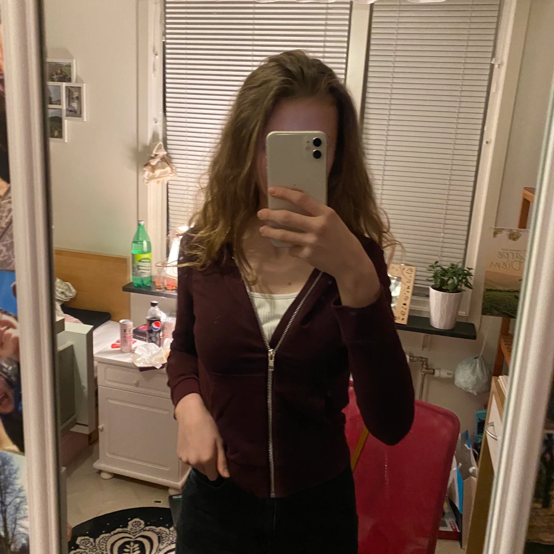 En vin röd kofta  - 91