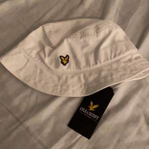 Fiskehatt från lyle and scott med tagg fortfarande. One size