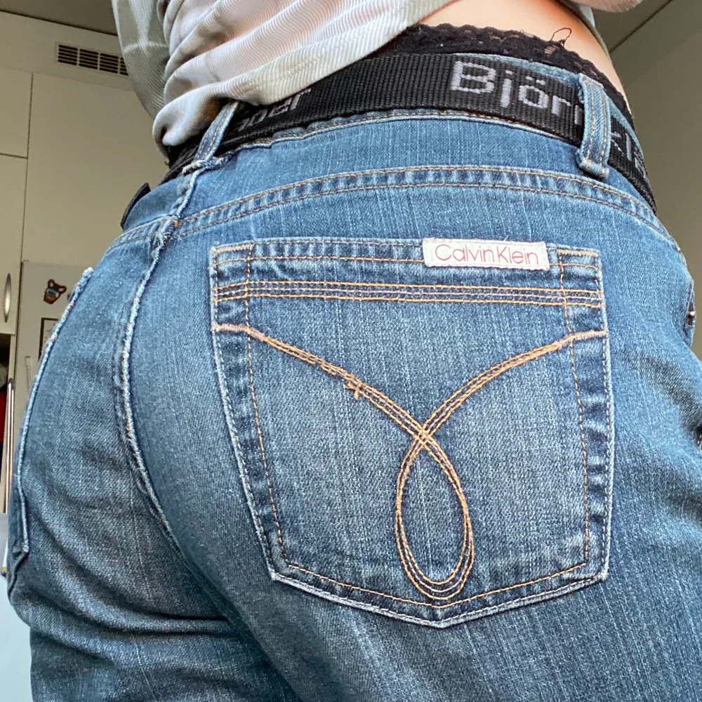 Jättefina calvin klein jeans, säljer pga att de är lite stora o därför inte används så ofta. Storlek 40 typ, står size 8 på dem. . Jeans & Byxor.