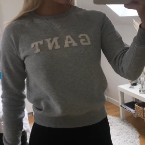 Gant sweatshirt  - Grå gant sweatshirt i storlek S. Köparen står för frakt
