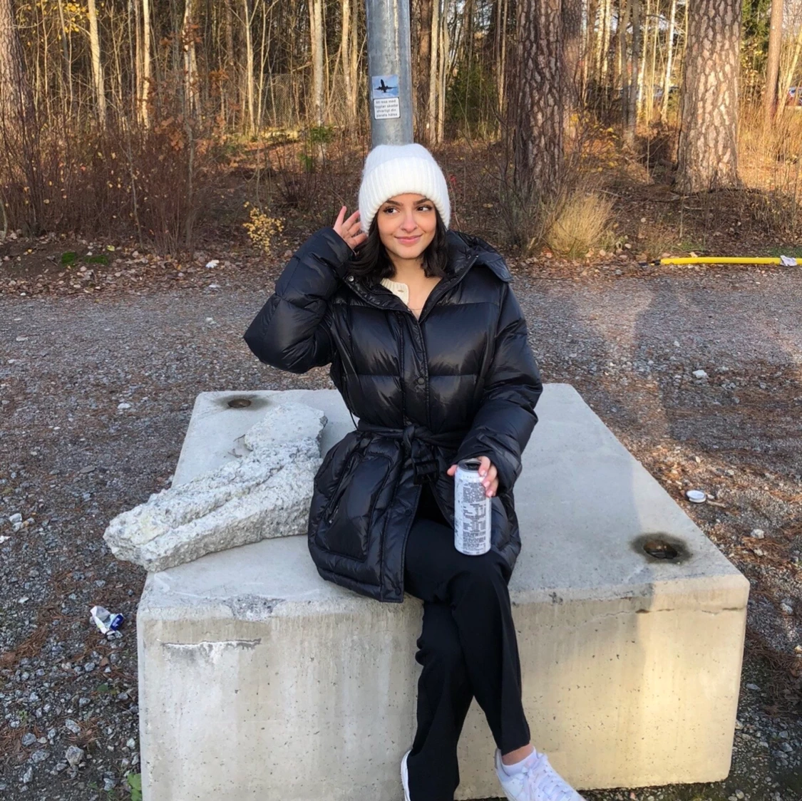 Pufferjacka med bälte svart