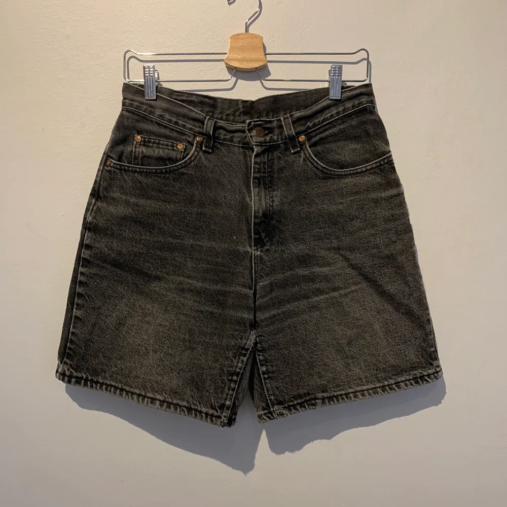 Urtvättade shorts 🐨🐺🦭 vintage lee, är en xs och sitter lagom baggy på mig! Bra skick . Shorts.
