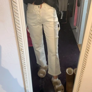 ASOS byxor  - Byxor från ASOS strl 28/30, mom jeans med fickor på sidorna