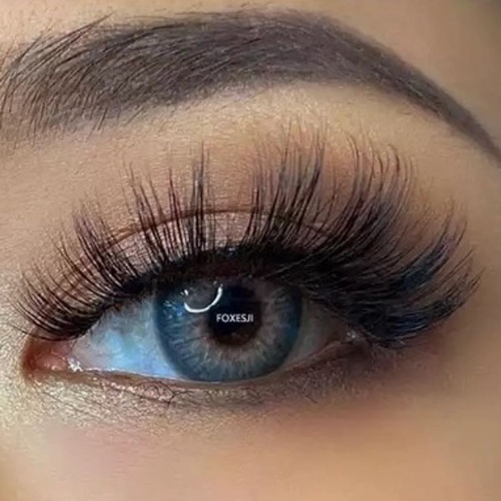 Förvandla din look med ett par fransar från Yaazbeauty. Dessa överdådiga fransar ger en otroligt längd med en känsla av lyx. Fransarna är mjuka, lätta och återanvändbara vid skötsel. Fransarna passar vid alla möjliga tillfällen. OBS!Lim säljs separat.. Accessoarer.