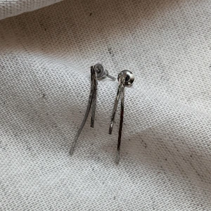 Vintage örhängen  - Jag säljer dessa fina örhängen som jag har fått av min mormor någon gång i tiden. Jag har aldrig använt dom (mer en på bilden) så dom är i ett väldigt bra skick!