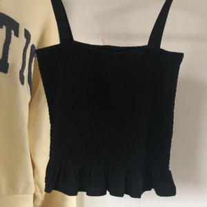 Smockat linne - Från hm, använt 2 ggr. Storlek S. 🌸🌸 Hör av dig vid intresse så fixar jag fler bilder!