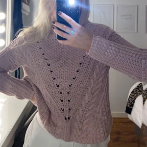 Rosa stickad tröja - En så fin rosa stickad tröja i storlek XS