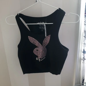  kort linne - helt oanvänd med prislapp kvar! är stl S men skulle nog säga att den passar XS bättre (jag är en xs och den passar mig bra) ☺️ original pris som jag betalde för den var runt 400kr (köpt från utlandet)