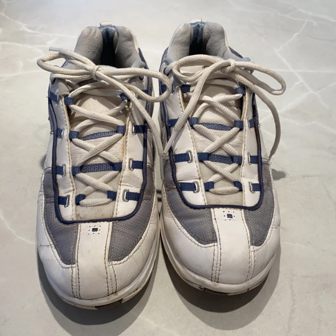 Vitgråa Reebok skor - 90