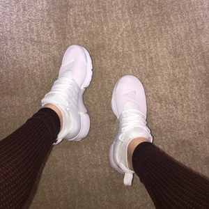NIKE AIR PRESTO (Nya) - Helt nya!! Nike air presto, all white. Levereras i orginalförpackning. Storlek 38,5