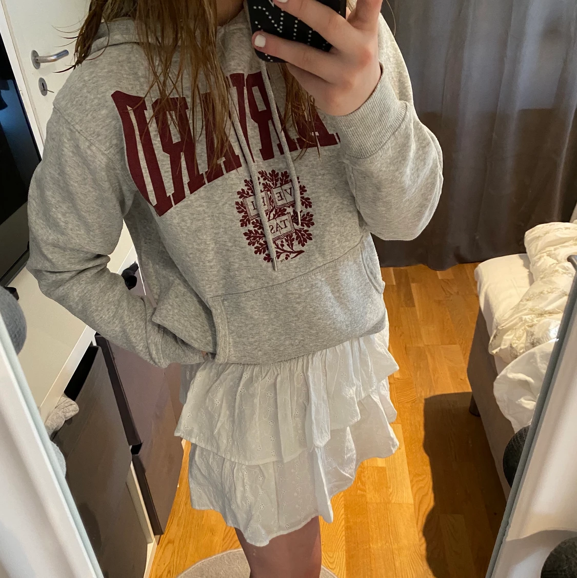 Grå hoodie med tryck